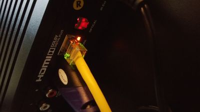 Yellow cable - red link light.jpg